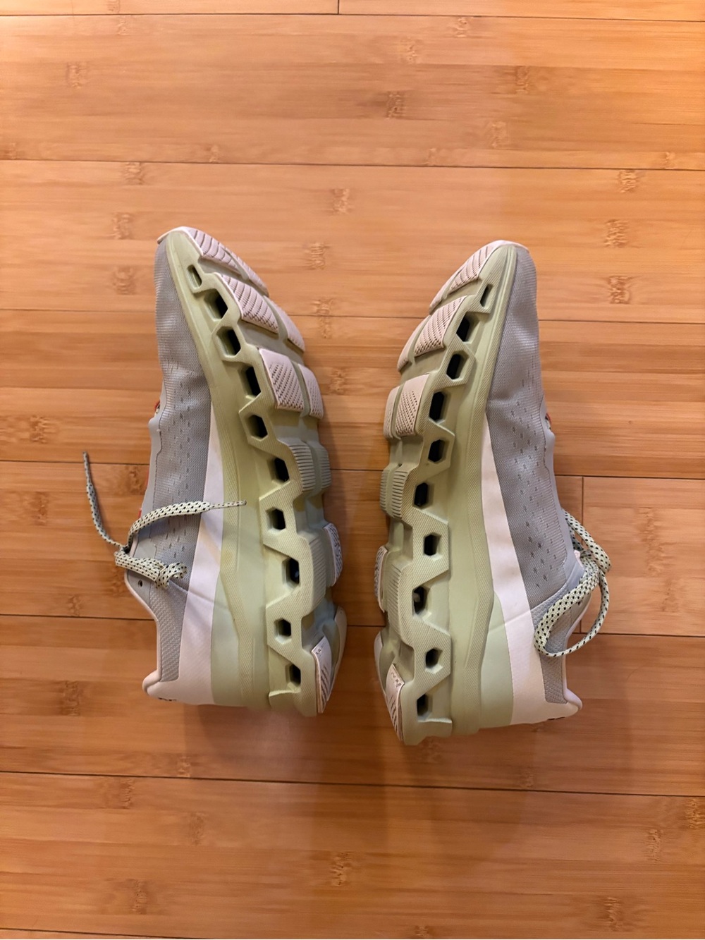 On Running Women’s Cloudmonster Shoes- Size 8.5 - Picture 7 of 9
